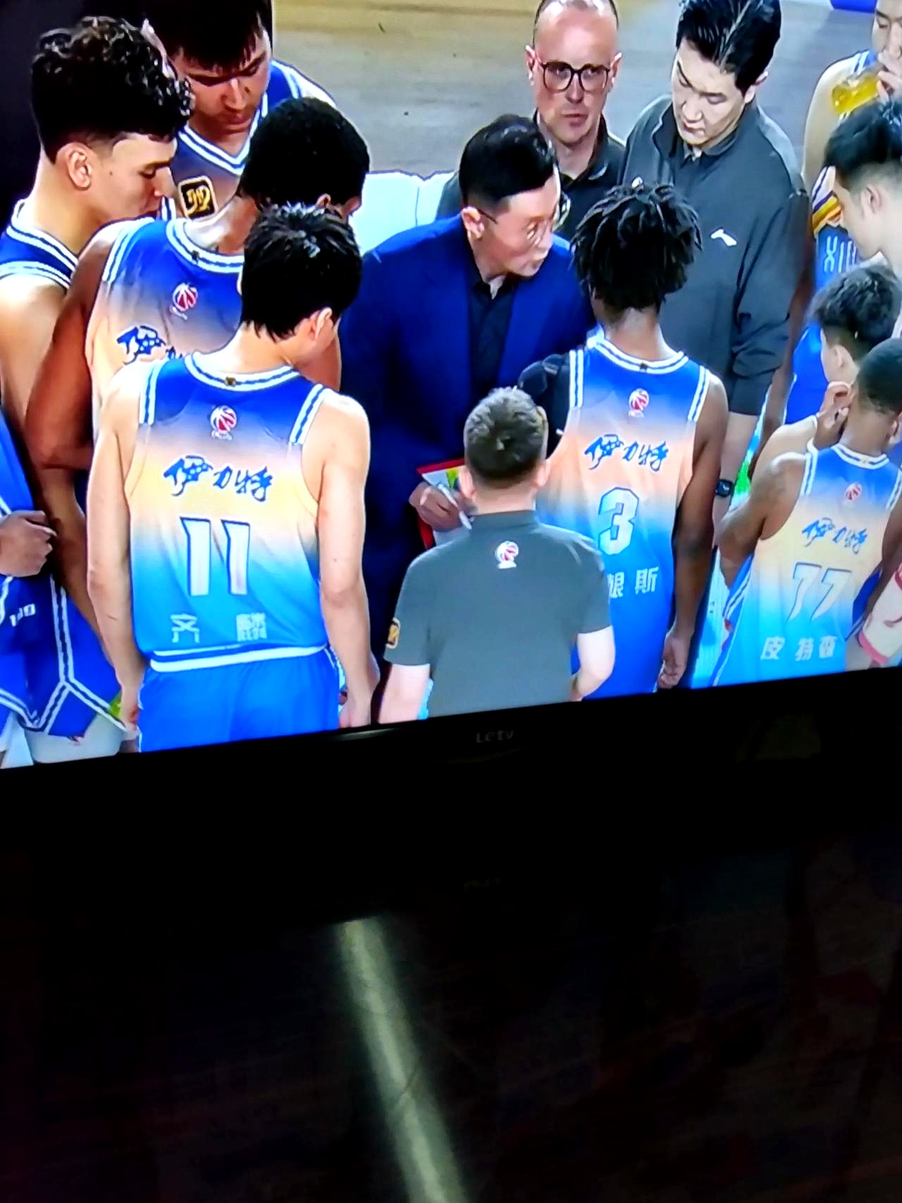 爱游戏在线登录赛后体能课后，新疆广汇外线爆发备战NBA常规赛，质疑声仍在，团队化学反应显著的简单介绍